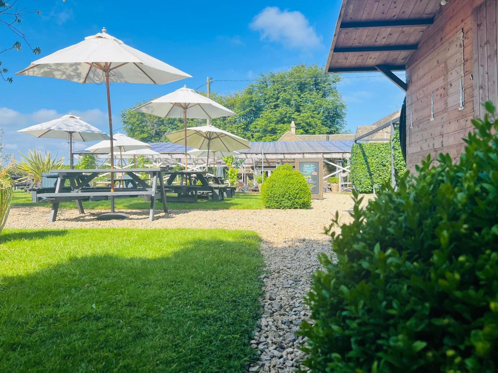 Hotel The Ragged Cot Minchinhampton Exterior foto