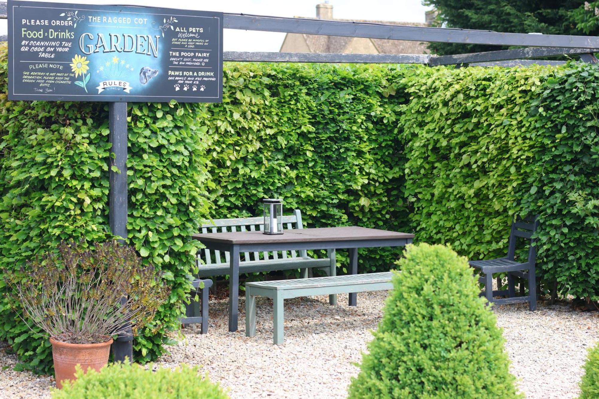 Hotel The Ragged Cot Minchinhampton Exterior foto
